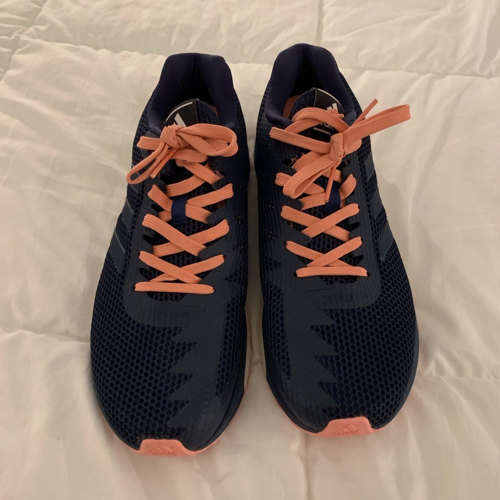 Women’s Adidas Vengeful Sneakers - Picture 4 of 6